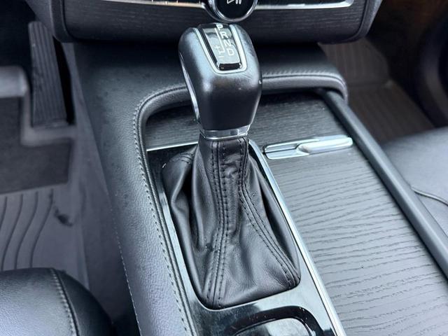 Photo of 2020 Bright Silver Metallic Volvo XC90