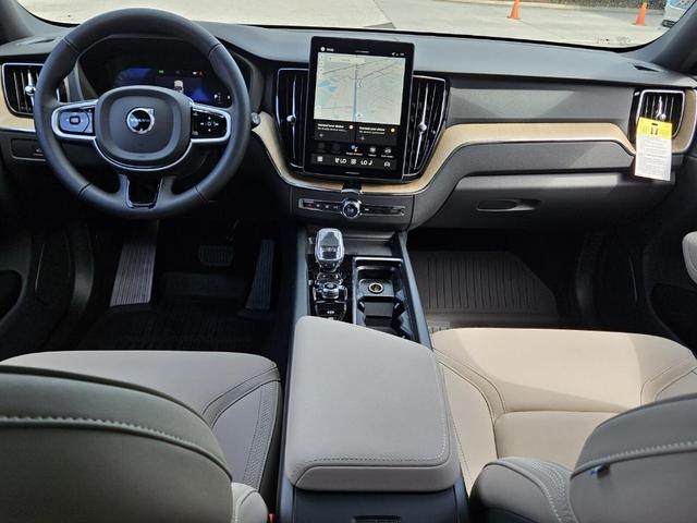 Photo of 2026 Bright Volvo XC60