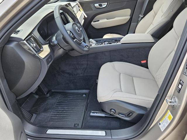 Photo of 2026 Bright Volvo XC60