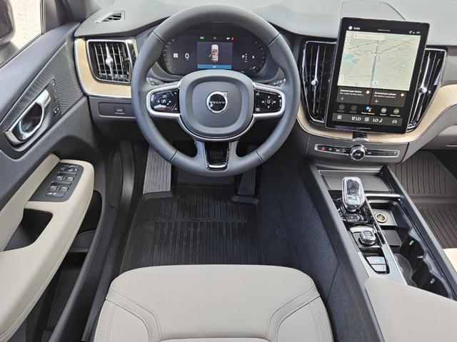 Photo of 2026 Bright Volvo XC60