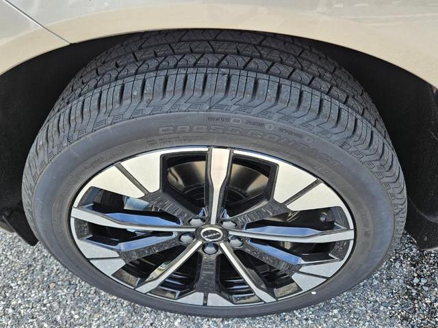 Photo of 2026 Bright Volvo XC60