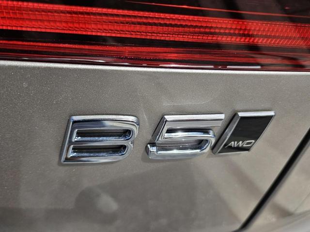 Photo of 2026 Bright Volvo XC60