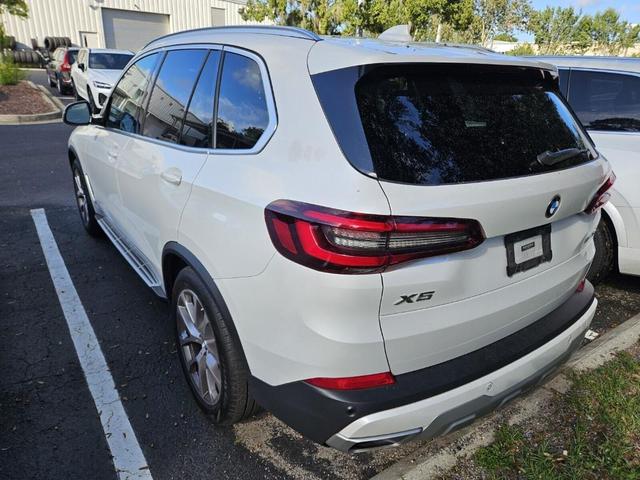 Photo of 2021 Mineral White Metallic BMW X5
