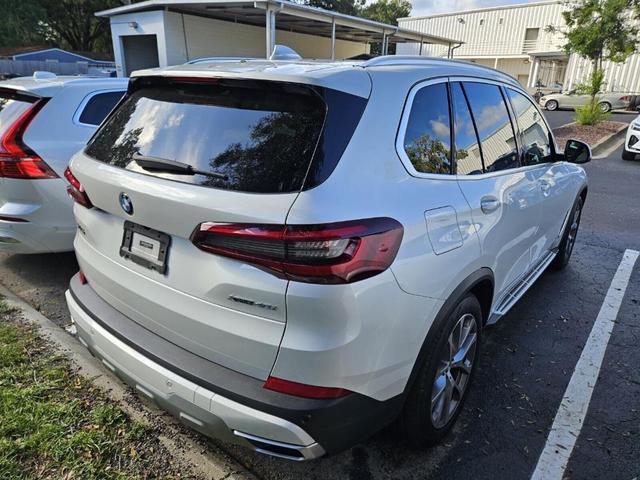 Photo of 2021 Mineral White Metallic BMW X5