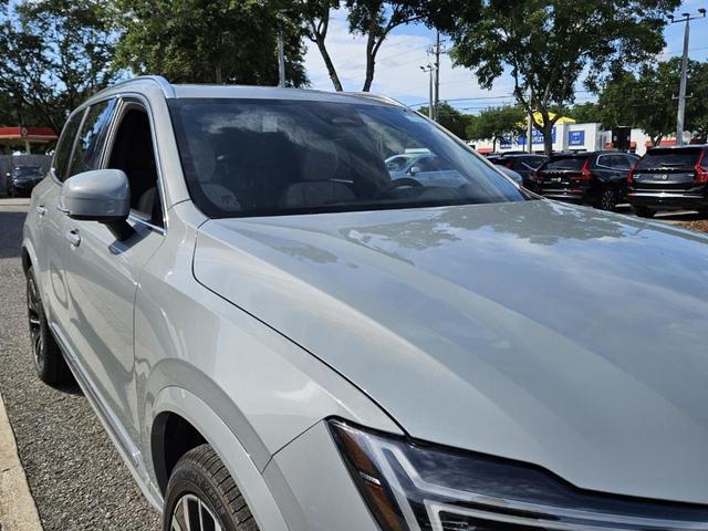 Photo of 2025 Vapour Gray Volvo XC90 Plug-In Hybrid