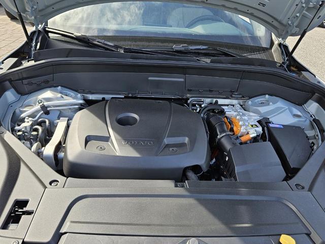 Photo of 2025 Vapour Gray Volvo XC90 Plug-In Hybrid