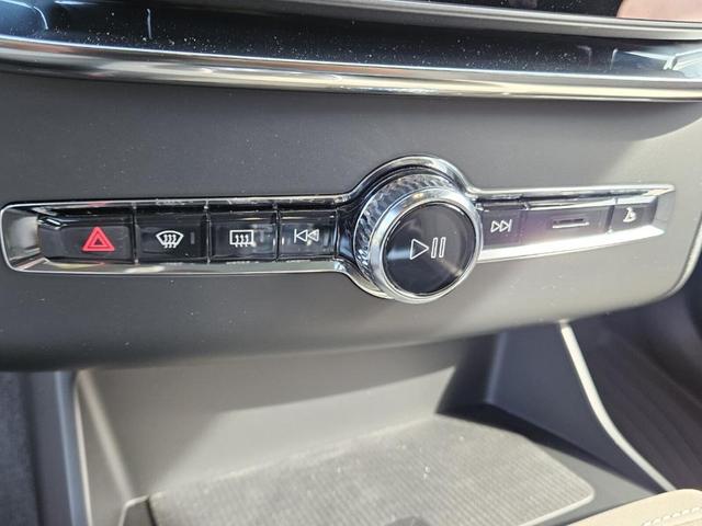 Photo of 2025 Vapour Gray Volvo XC90 Plug-In Hybrid