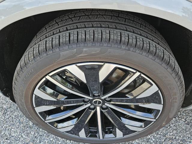 Photo of 2025 Vapour Gray Volvo XC90 Plug-In Hybrid