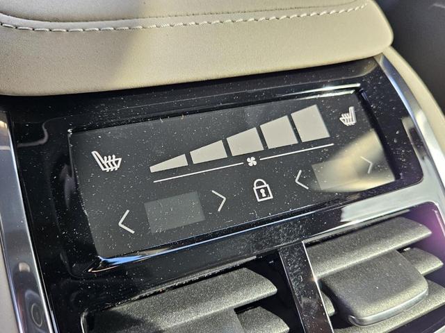 Photo of 2025 Vapour Gray Volvo XC90 Plug-In Hybrid