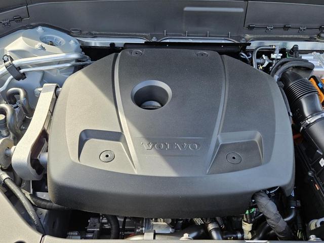 Photo of 2025 Vapour Gray Volvo XC90 Plug-In Hybrid
