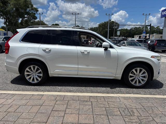 Photo of 2017 White Volvo XC90