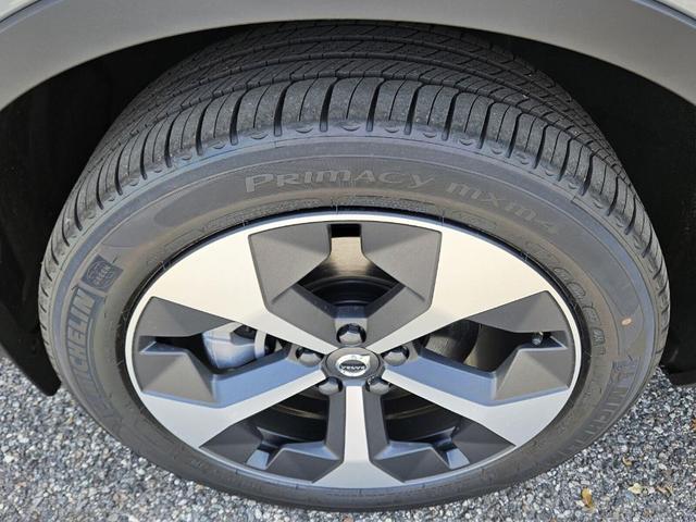 Photo of 2025 Vapour Gray Volvo XC40