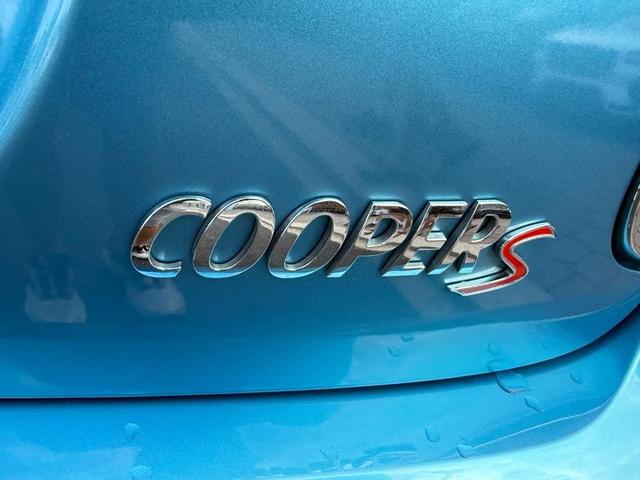 Photo of 2018 Electric Blue Metallic MINI Convertible