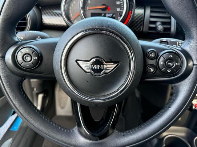 Photo of 2018 Electric Blue Metallic MINI Convertible