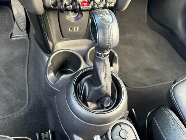 Photo of 2018 Electric Blue Metallic MINI Convertible