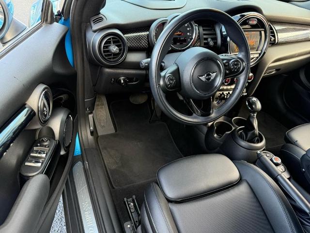 Photo of 2018 Electric Blue Metallic MINI Convertible