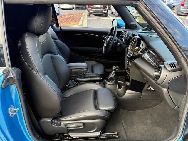 Photo of 2018 Electric Blue Metallic MINI Convertible
