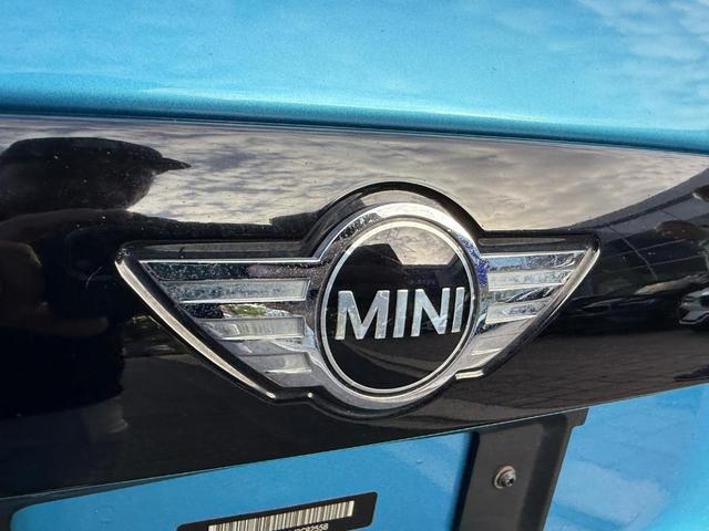 Photo of 2018 Electric Blue Metallic MINI Convertible