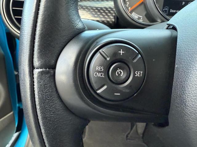 Photo of 2018 Electric Blue Metallic MINI Convertible