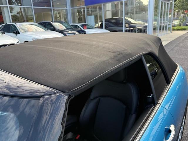 Photo of 2018 Electric Blue Metallic MINI Convertible