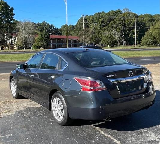 Photo of 2014 Storm Blue Nissan Altima