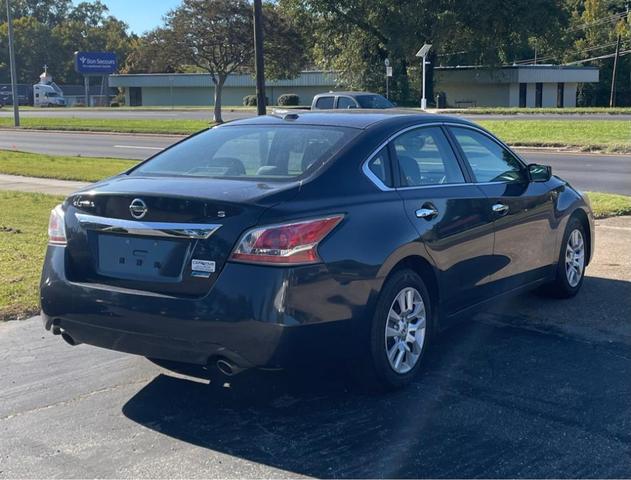 Photo of 2014 Storm Blue Nissan Altima