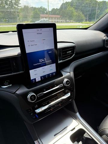 Photo of 2020 Blue Ford Explorer