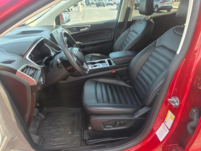 Photo of 2021 Rapid Red Metallic Tinted Clearcoat Ford Edge