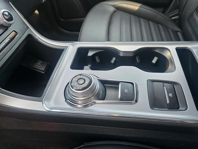 Photo of 2021 Rapid Red Metallic Tinted Clearcoat Ford Edge