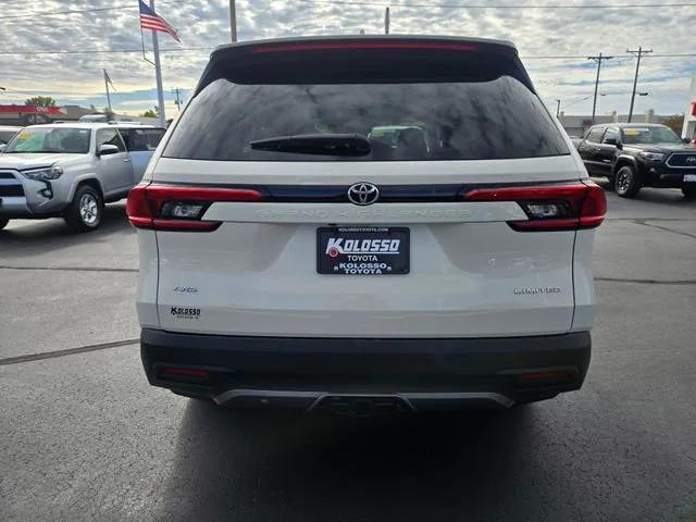 Photo of 2024 Coastal Cream Toyota Grand Highlander