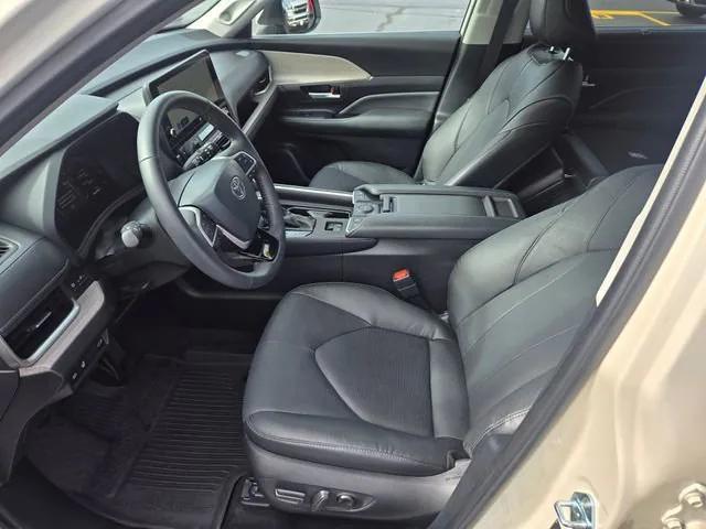 Photo of 2024 Coastal Cream Toyota Grand Highlander
