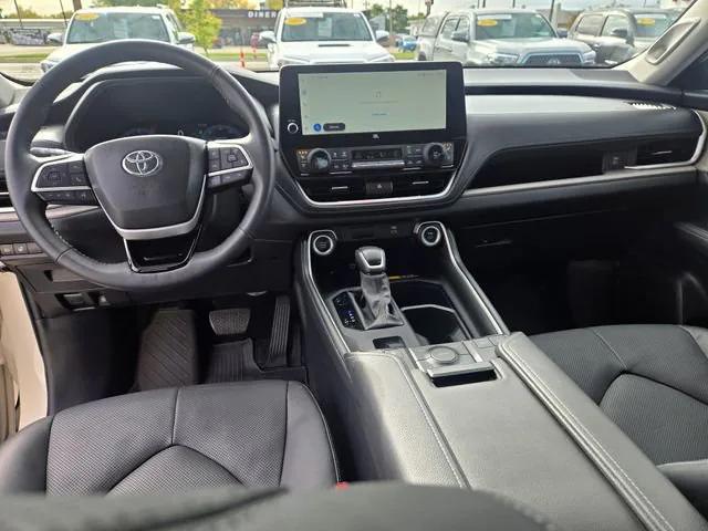 Photo of 2024 Coastal Cream Toyota Grand Highlander