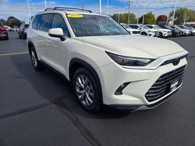 Photo of 2024 Coastal Cream Toyota Grand Highlander