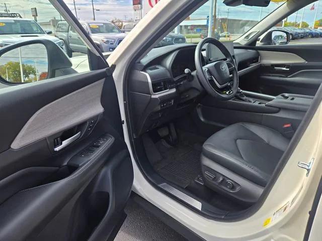 Photo of 2024 Coastal Cream Toyota Grand Highlander