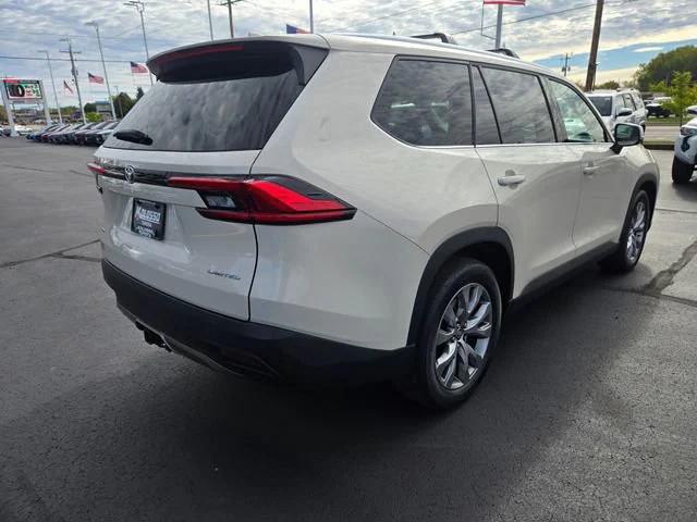 Photo of 2024 Coastal Cream Toyota Grand Highlander