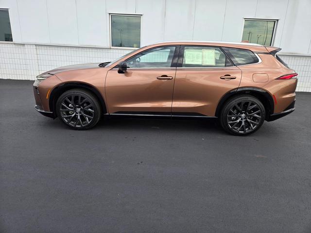 Photo of 2025 Bronze Age Toyota Crown Signia