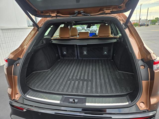 Photo of 2025 Bronze Age Toyota Crown Signia