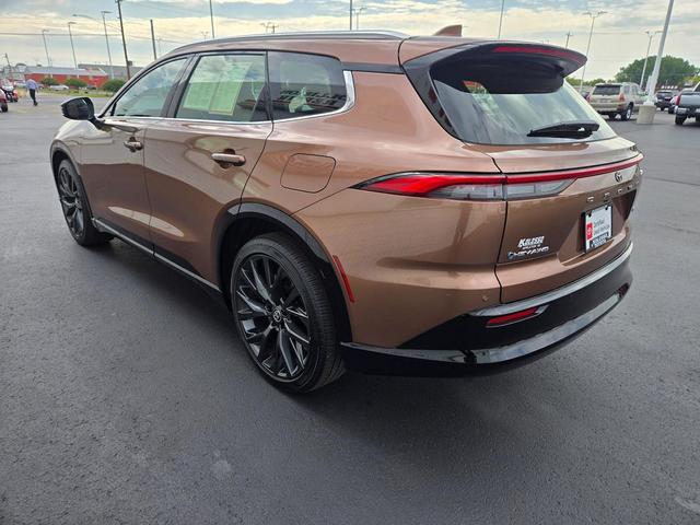 Photo of 2025 Bronze Age Toyota Crown Signia