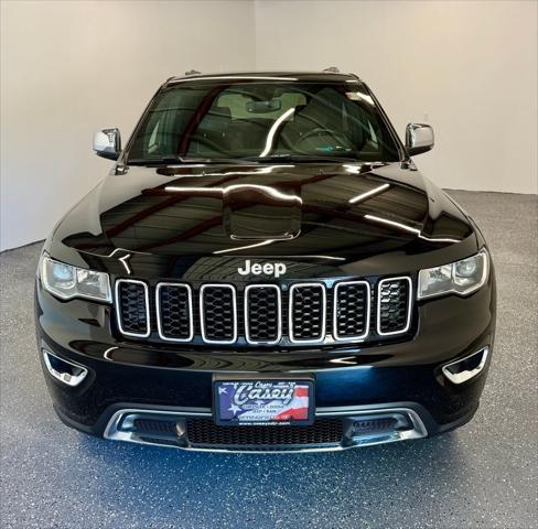 Photo of 2022 Diamond Black Crystal Pearlcoat Jeep Grand Cherokee