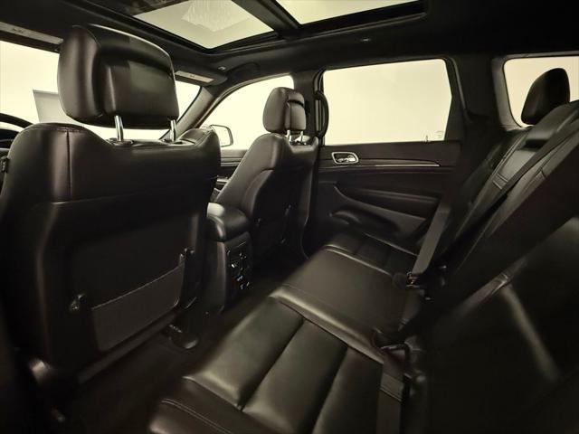 Photo of 2022 Diamond Black Crystal Pearlcoat Jeep Grand Cherokee
