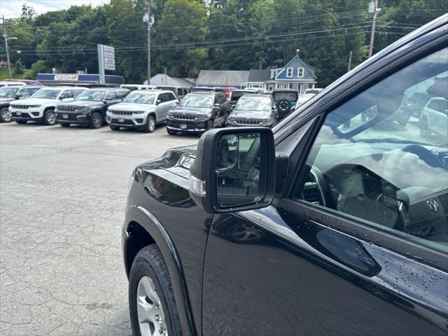 Photo of 2025 Diamond Black Crystal Pearlcoat RAM 1500