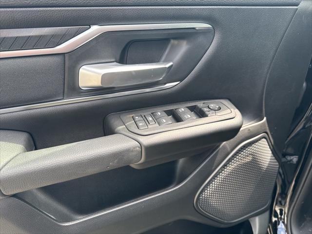 Photo of 2025 Diamond Black Crystal Pearlcoat RAM 1500
