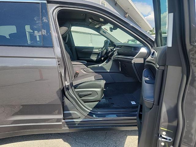 Photo of 2025 Baltic Gray Metallic Clearcoat Jeep Grand Cherokee