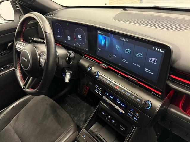 Photo of 2025 Atlas White Hyundai KONA