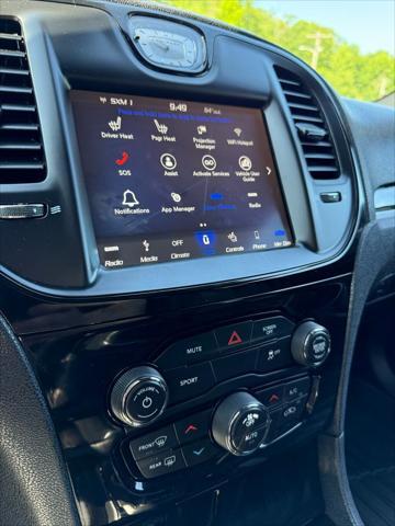 Photo of 2019 Granite Crystal Metallic Clearcoat Chrysler 300
