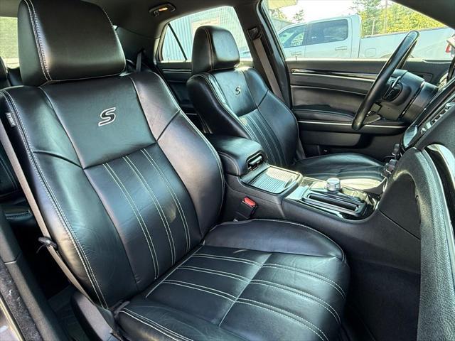 Photo of 2019 Granite Crystal Metallic Clearcoat Chrysler 300
