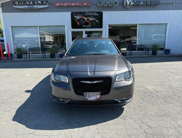 Photo of 2019 Granite Crystal Metallic Clearcoat Chrysler 300