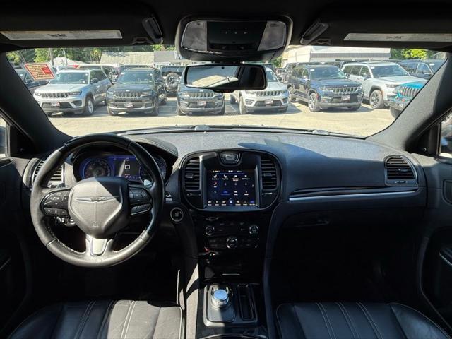 Photo of 2019 Granite Crystal Metallic Clearcoat Chrysler 300