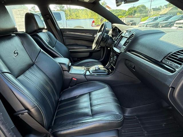 Photo of 2019 Granite Crystal Metallic Clearcoat Chrysler 300