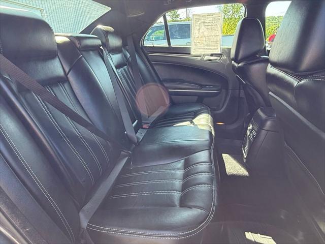 Photo of 2019 Granite Crystal Metallic Clearcoat Chrysler 300
